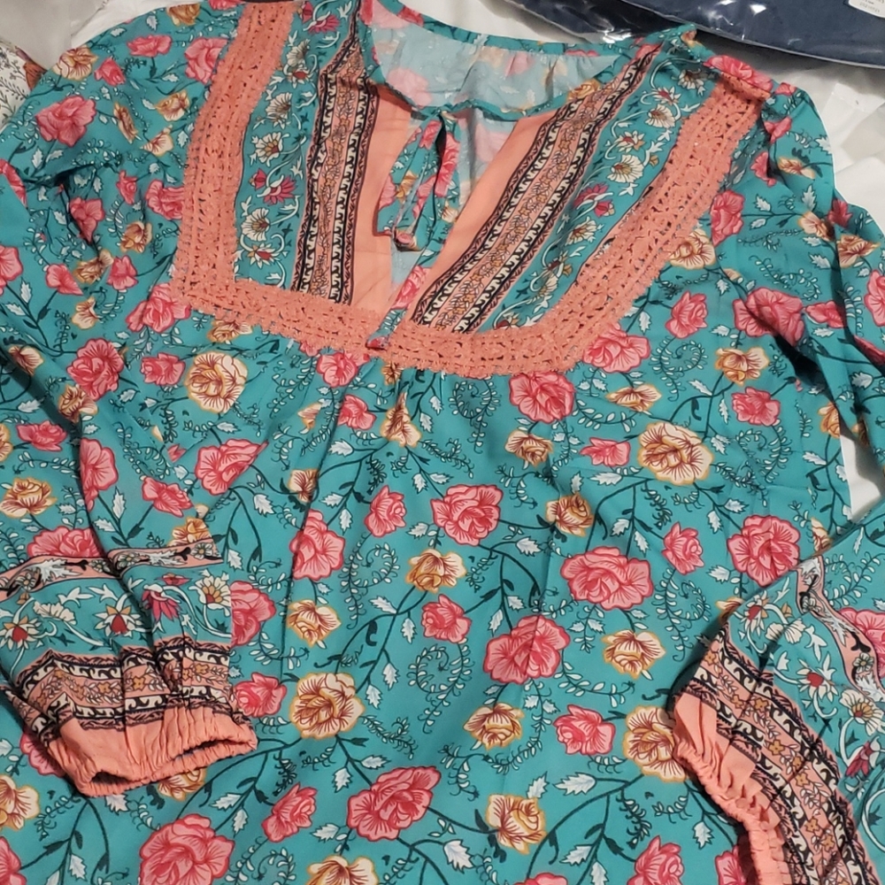 🔥1 s left🌼New boutique vneck lantern sleeve top - Picture 9 of 9